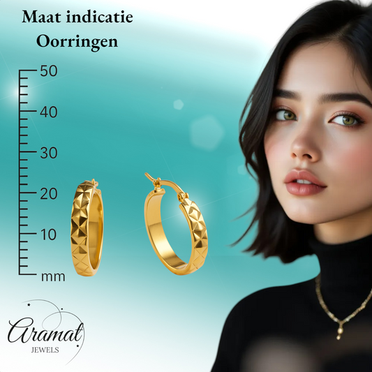 Boucles d'oreilles créoles en acier doré à carreaux – 25 mm