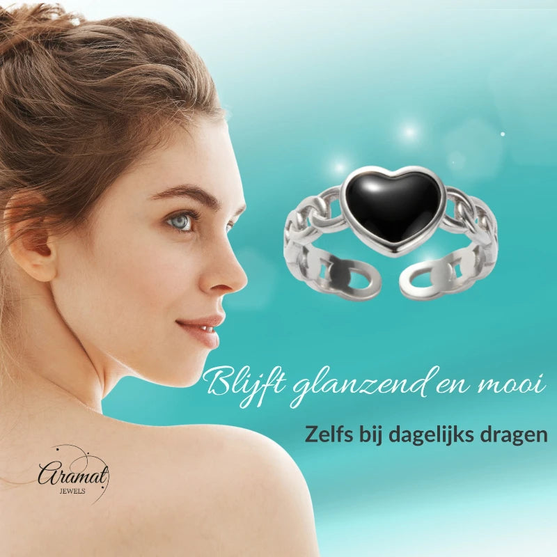 Verstelbare RVS Ring met Zwart Emaille Hartje - Zilverkleur (8 mm)