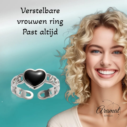 Verstelbare RVS Ring met Zwart Emaille Hartje - Zilverkleur (8 mm)