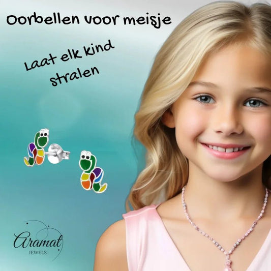 Kleurrijke rups oorbellen.