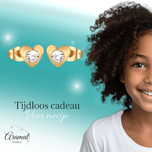 Hartjes oorstekers goudkleur – transparant kristal 8mm - Aramat Jewels - Oorbellen - cadeautip
