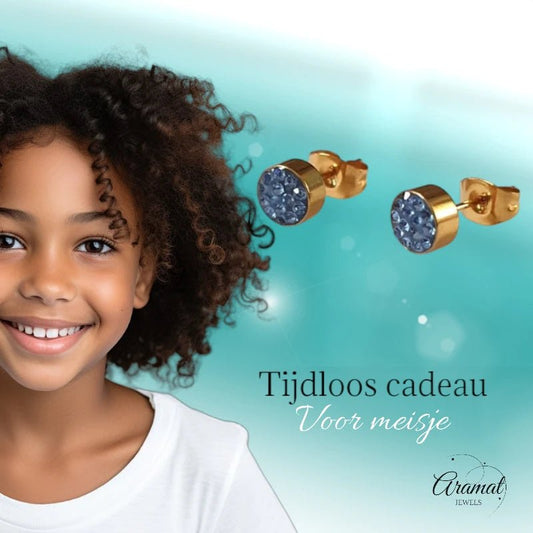 Lichtblauwe kristallen oorstekers 6 mm – goudkleurig - oor3096 - Oorbellen kopen# - 6mm - alles - blauw