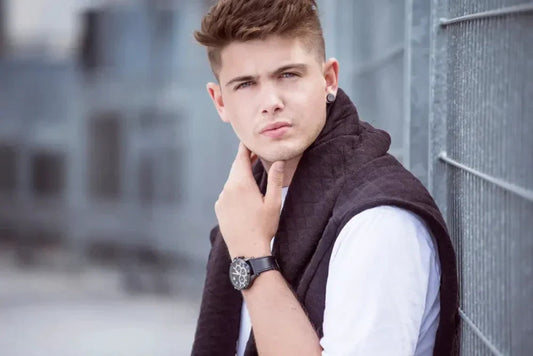 Mannen en oorbellen: waarom één oor? - Aramat Jewels