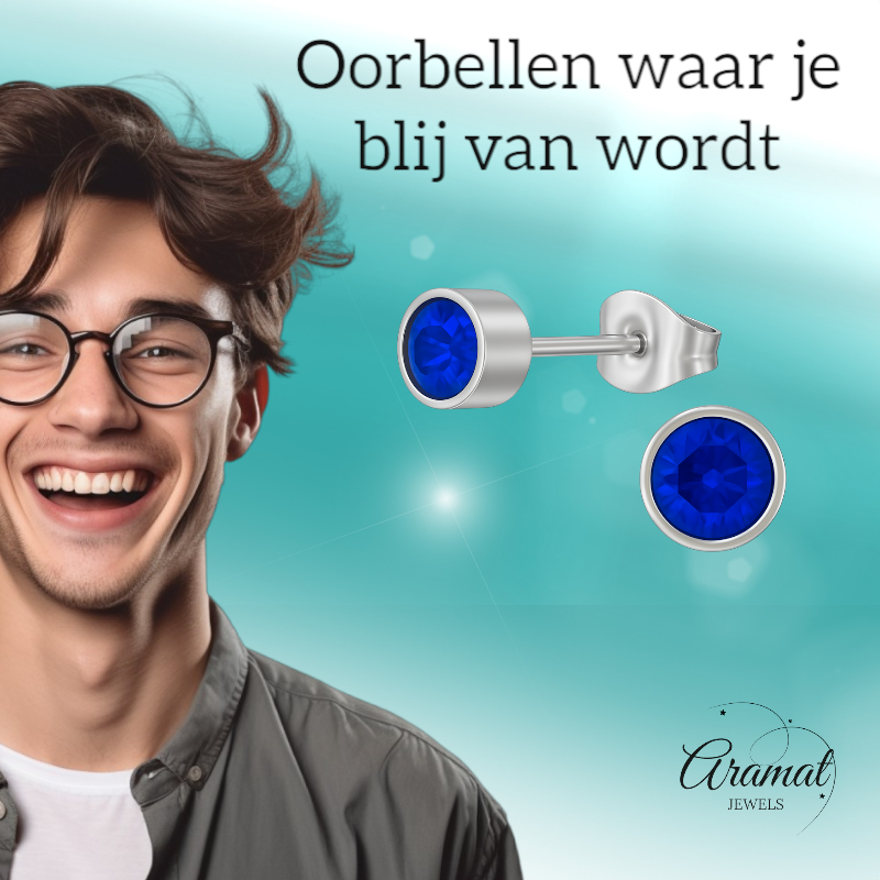 Donkerblauwe kristal oorstekers – 5mm zilver RVS