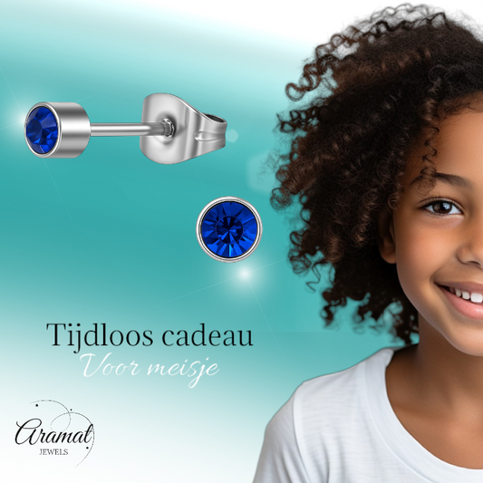 Koningsblauw kristal oorstekers – 4mm zilver