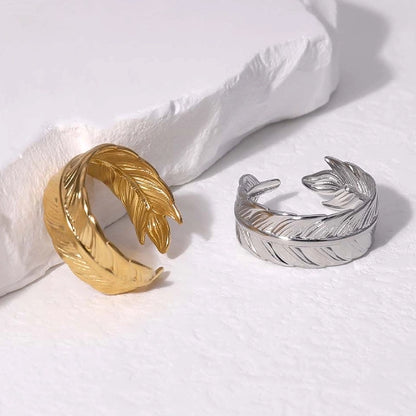 Verstelbare RVS Ring met Veertje Motief - Goudkleur of Zilver (8 mm)
