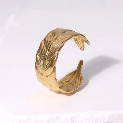 Verstelbare RVS Ring met Veertje Motief - Goudkleur of Zilver (8 mm)