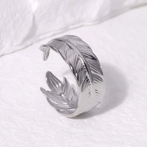 Verstelbare RVS Ring met Veertje Motief - Goudkleur of Zilver (8 mm)