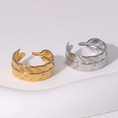 Verstelbare RVS Ring met Veertje Motief - Goudkleur of Zilver (8 mm)