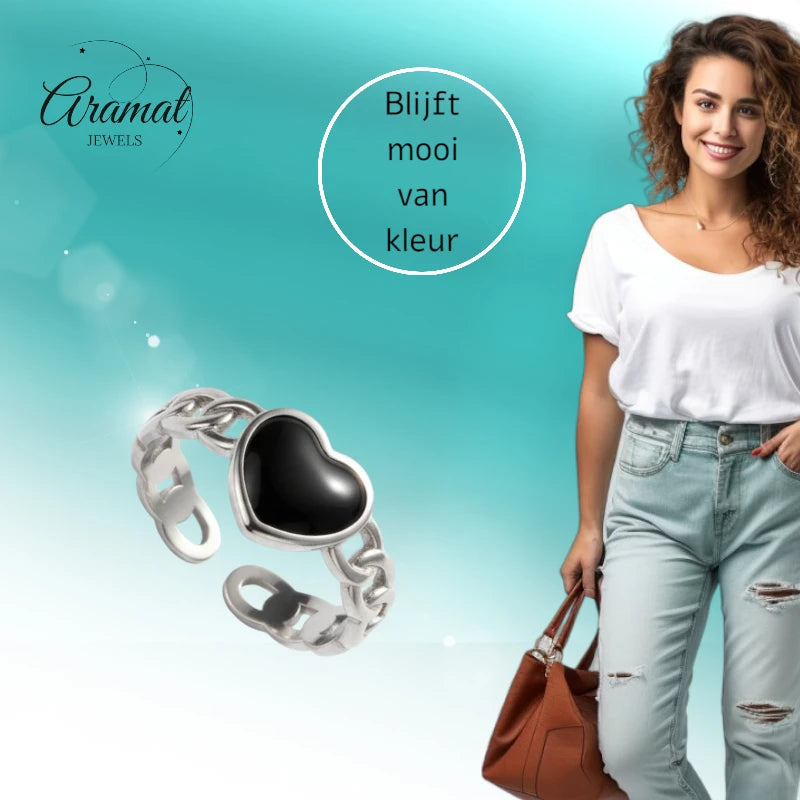 Verstelbare RVS Ring met Zwart Emaille Hartje - Zilverkleur (8 mm)