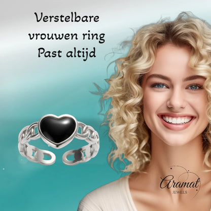 Verstelbare RVS Ring met Zwart Emaille Hartje - Zilverkleur (8 mm)