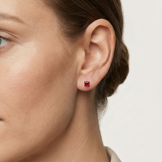 Boucles d'oreilles – Zirconium carré de 5 mm rouge sur acier inoxydable argenté 
