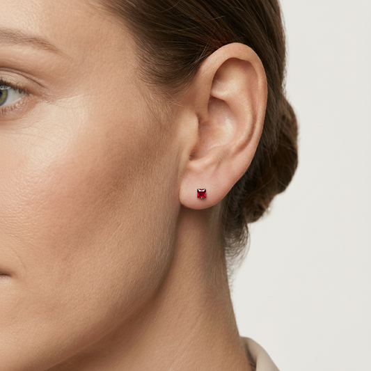 Boucles d'oreilles – Acier inoxydable couleur argent avec zircon rouge carré (3 mm) 