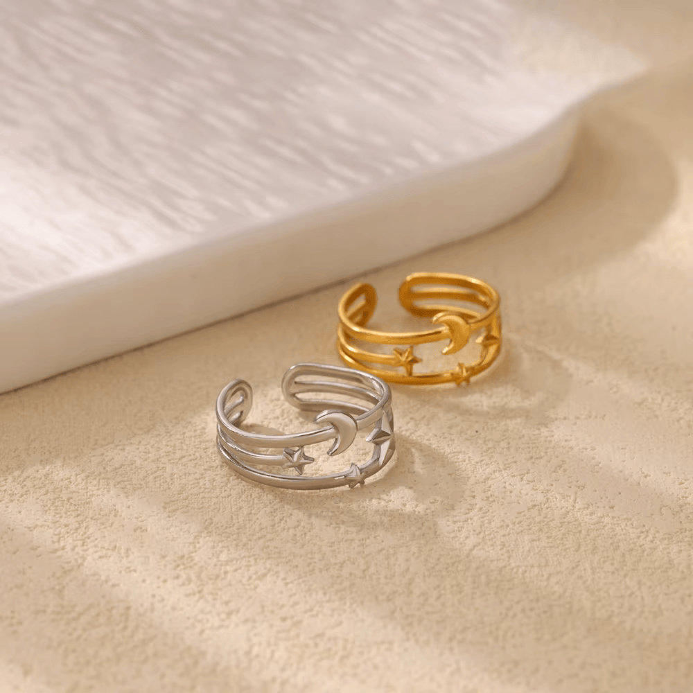 Open Ring RVS met Drie Sterren en Maan (9 mm)