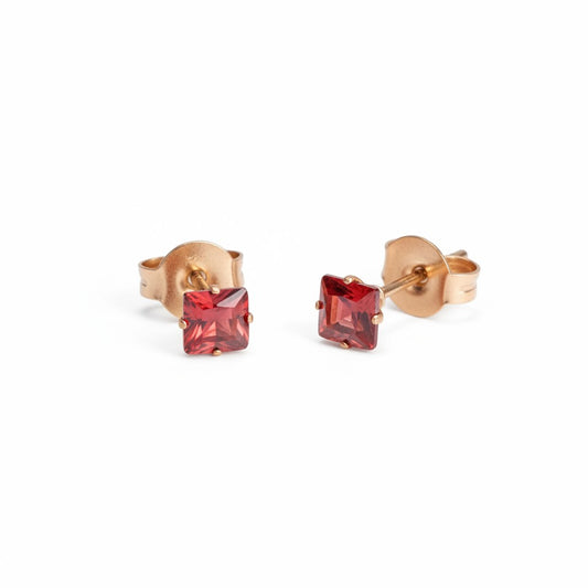 Boucles d'oreilles – Acier inoxydable couleur or rose avec zircon rouge carré (4 mm) 