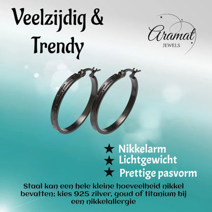 Zwarte RVS Oorringen met Streepjes Motief - 30 mm