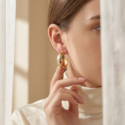 Aramat Jewels matte bicolor hoop earrings in stainless steel, 22mm diameter, with gold and silver tones.