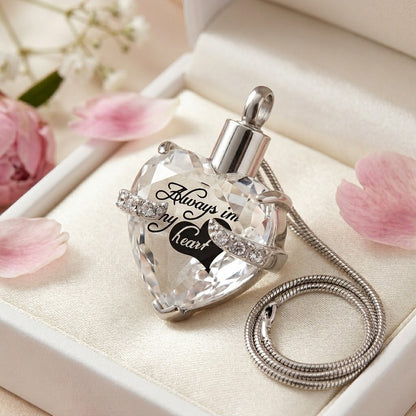 Aramat Jewels zilverkleurige hartvormige crematiehanger met zirkonia en gravure 'Always in my heart'.