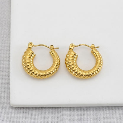 Aramat Jewels gold-tone stainless steel hoop earrings with a ribbed, twisted design. 20mm diameter.