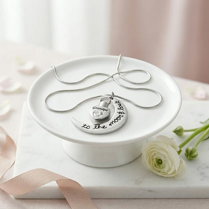 Aramat Jewels RVS ashanger met zirkonia in de vorm van een halve maan met een hartje met de tekst 'Grandpa to the moon and back'.
