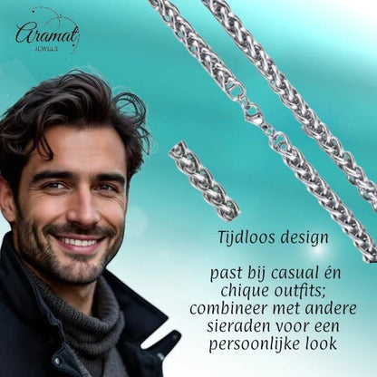 Aramat Jewels zilverkleurige RVS vossenstaart ketting van 75 cm lang en 8 mm breed gedragen door een man.