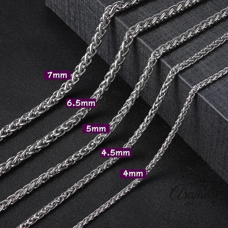 Aramat Jewels zilverkleurige RVS vossenstaart kettingen in verschillende breedtes van 4mm tot 7mm op een zwarte ondergrond