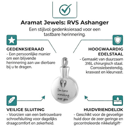 Aramat Jewels zilverkleurige stalen urnhanger met engelenvleugels en de tekst 'I'm here watching over you'.