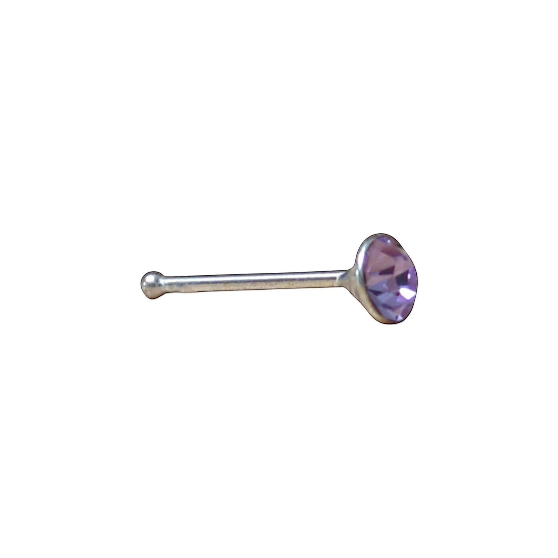 Aramat Jewels rechte neuspiercing van 925 sterling zilver met een glinsterend paars 2mm kristalsteentje.