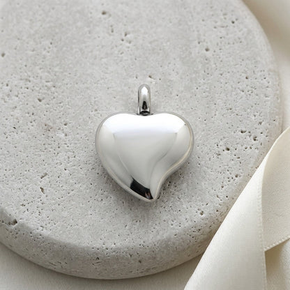 Aramat Jewels zilverkleurige hartvormige crematiehanger van roestvrij staal, met schroefsluiting.