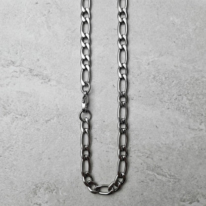 Aramat Jewels zilverkleurige figaro ketting van roestvrij staal met een robuuste karabijnsluiting en 6mm schakels.