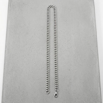 Aramat Jewels zilverkleurige RVS gourmet ketting met klassieke Cuban schakels en een stevige karabijnsluiting.