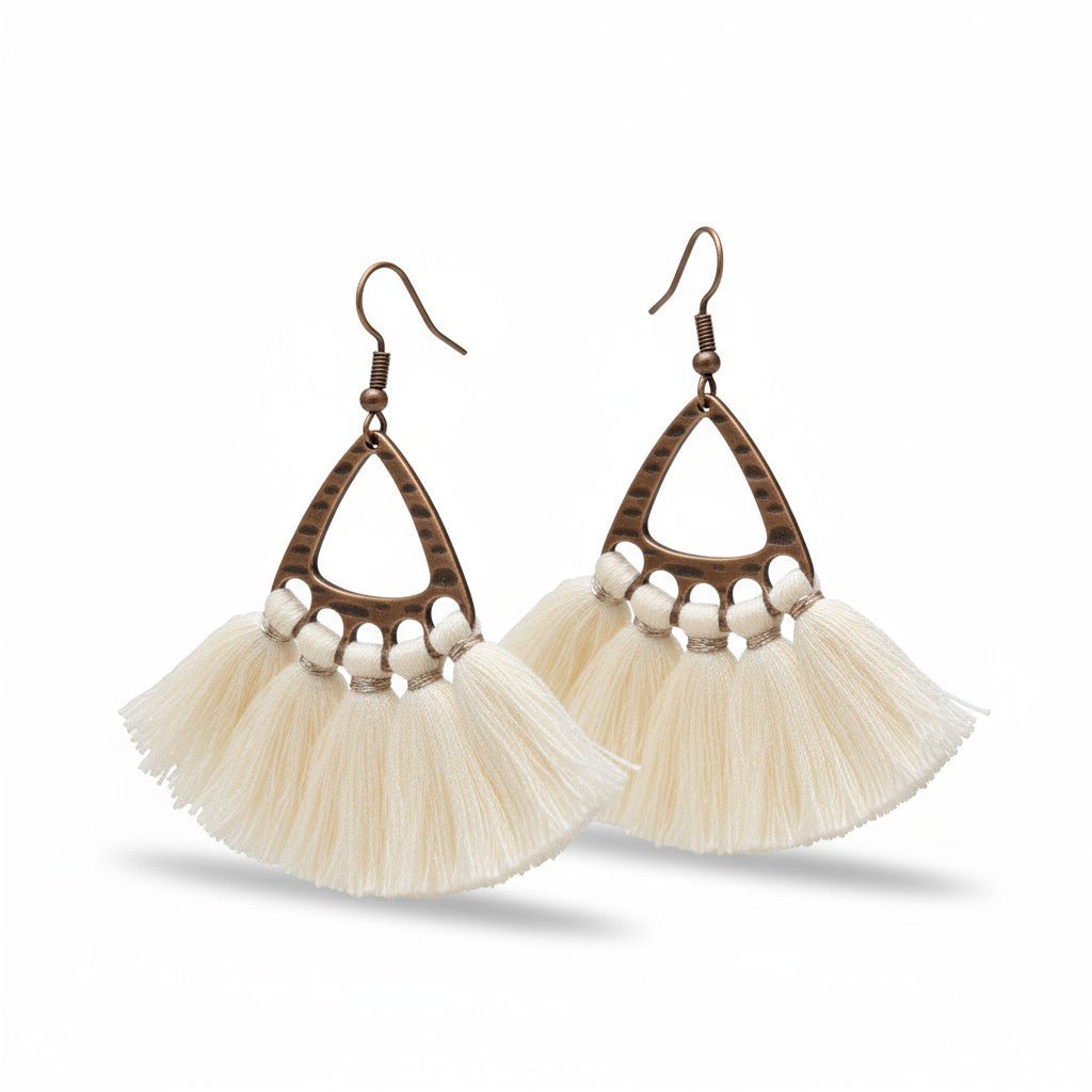 Boho Oorhangers Kwastjes Creme 55x30mm - Aramat Jewels - Oorbellen - cadeautip