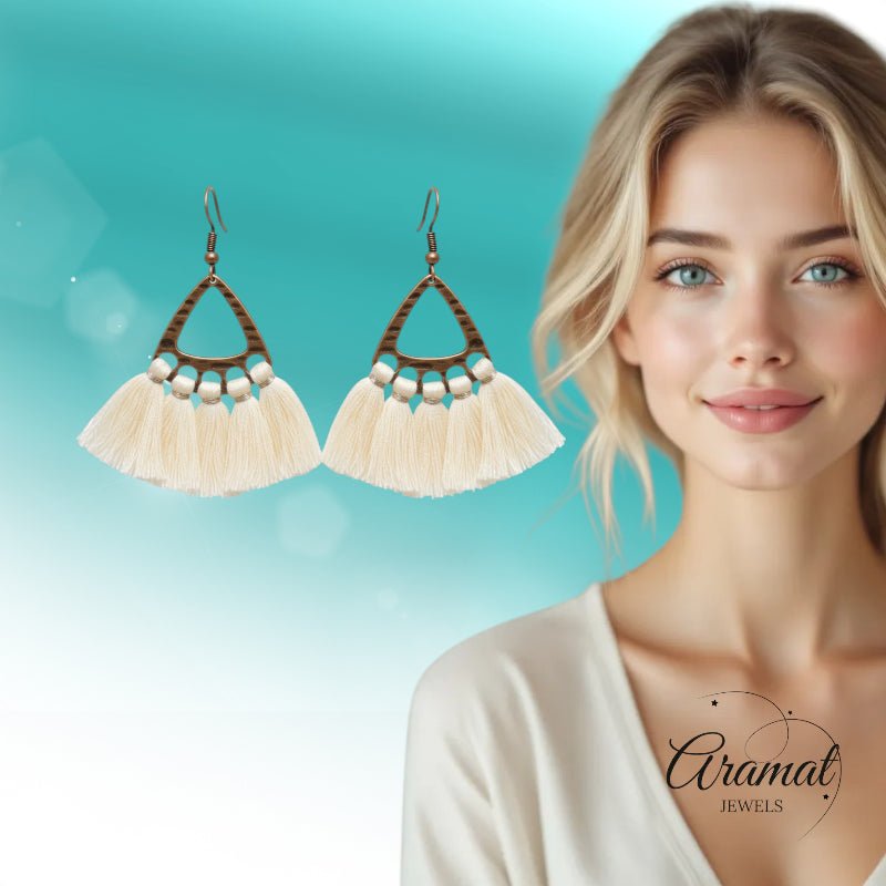 Boho Oorhangers Kwastjes Creme 55x30mm - Aramat Jewels - Oorbellen - cadeautip