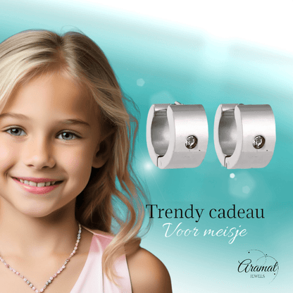 Brede Huggie Oorringen met Kristal 13x7mm - Aramat Jewels - Oorringen - cadeautip