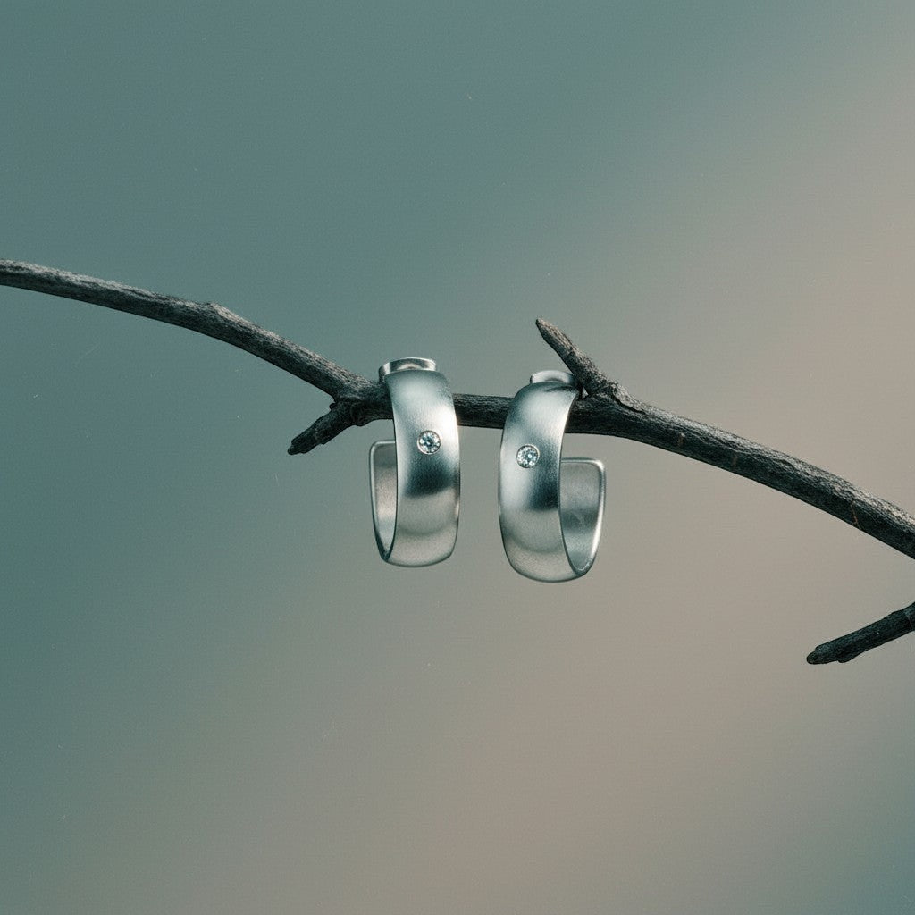 Brede RVS Oorringen met Zirkonia Accent Zilverkleur 23mm x 7mm - Aramat Jewels - Oorringen - cadeautip