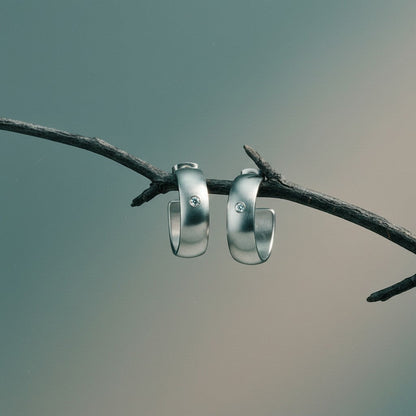 Brede RVS Oorringen met Zirkonia Accent Zilverkleur 23mm x 7mm - Aramat Jewels - Oorringen - cadeautip