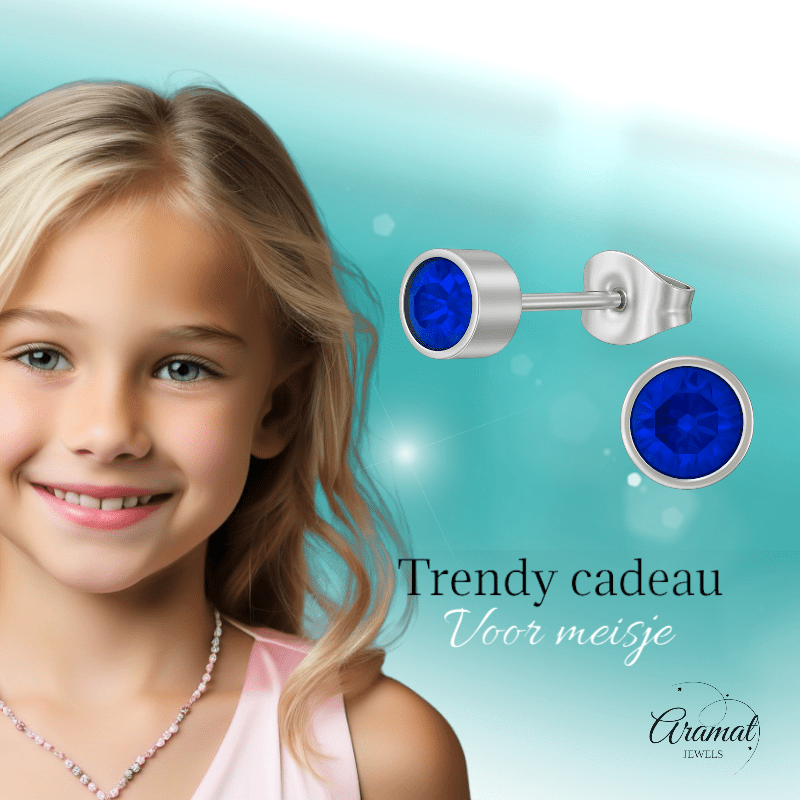 Donkerblauwe kristal oorstekers – 5mm zilver RVS - Aramat Jewels - Oorbellen - cadeautip