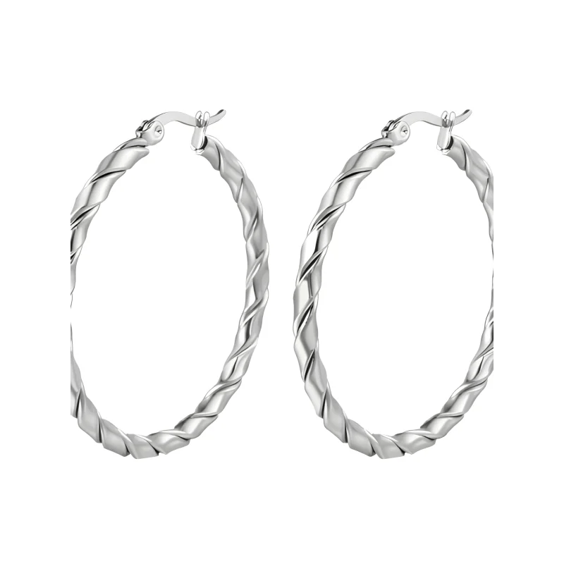 Gedraaide zilverkleurige hoepeloorbellen met een spiraaltouwpatroon.