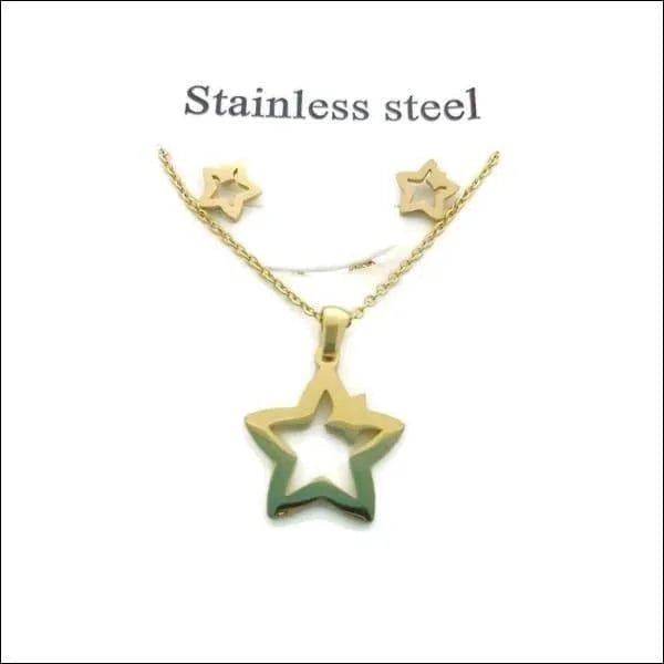 Een halsketting met een ster eraan