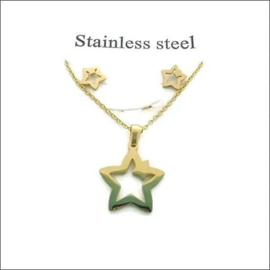 Een halsketting met een ster eraan