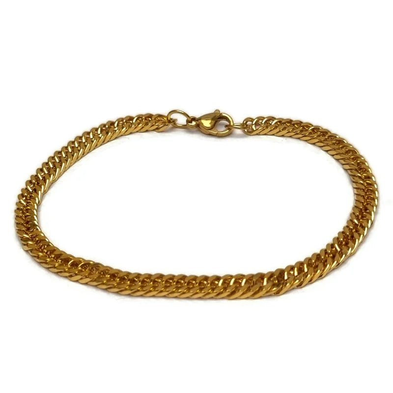Een gouden armband met ketting