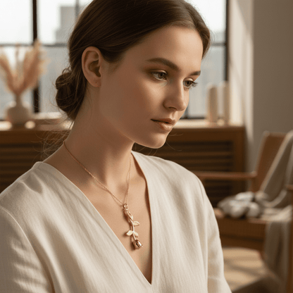 Goudkleurige Ashanger Roos - RVS - Aramat Jewels - Gedenkhangers - cadeautip