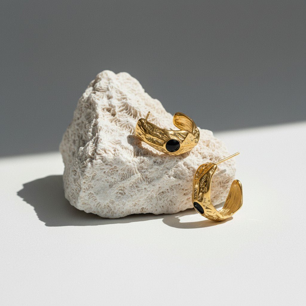 Goudkleurige Halve Oorringen Emaille Cirkel 25x10mm - Aramat Jewels - Oorbellen - cadeautip