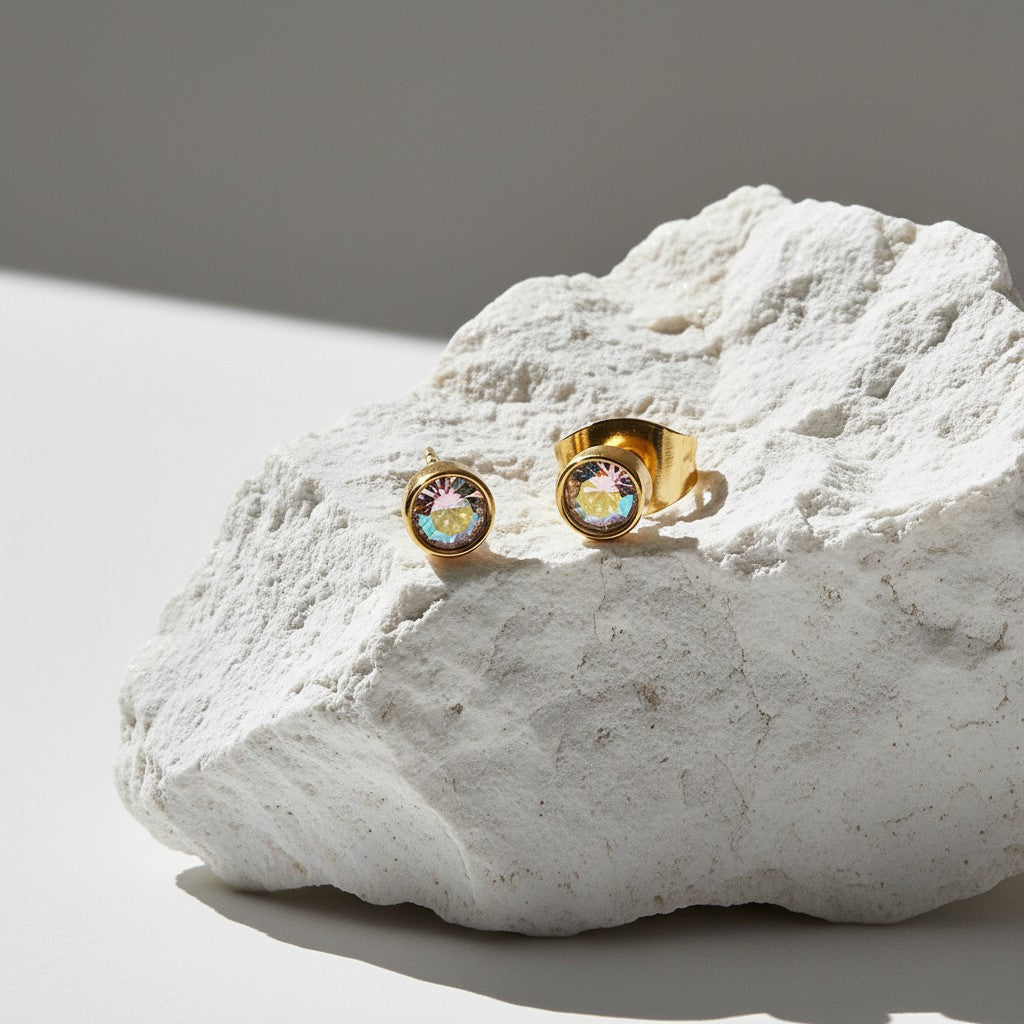 Goudkleurige kristallen oorbellen met AB glans – 3 mm - Aramat Jewels - Oorbellen - cadeautip