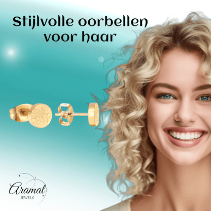 Goudkleurige matte oorstekers 8 mm - Aramat Jewels - Oorbellen - cadeautip