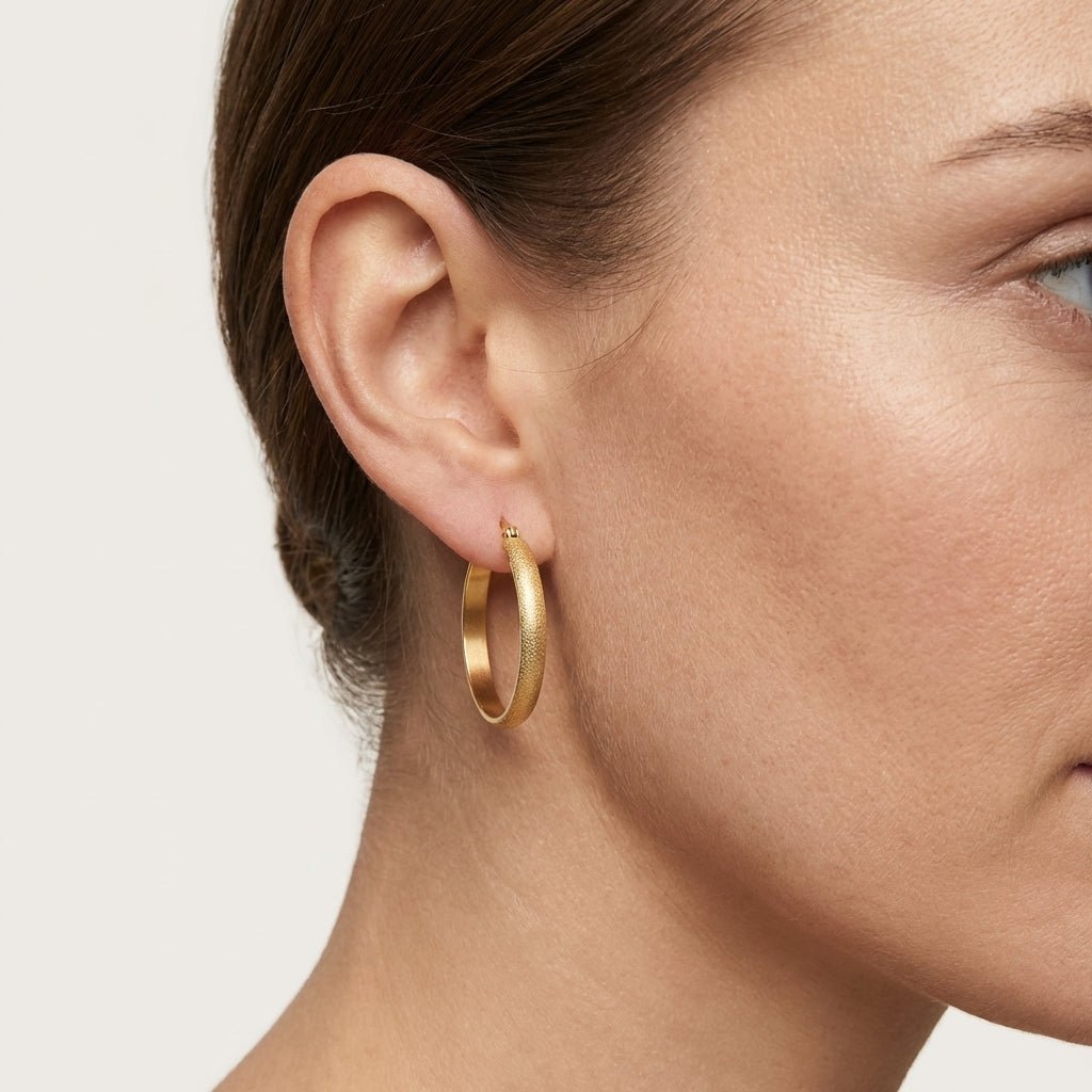 Goudkleurige Matte RVS Oorringen Sandblasted - 30 mm - Aramat Jewels - Oorringen - cadeautip