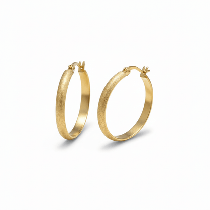 Goudkleurige Matte RVS Oorringen Sandblasted - 30 mm - Aramat Jewels - Oorringen - cadeautip