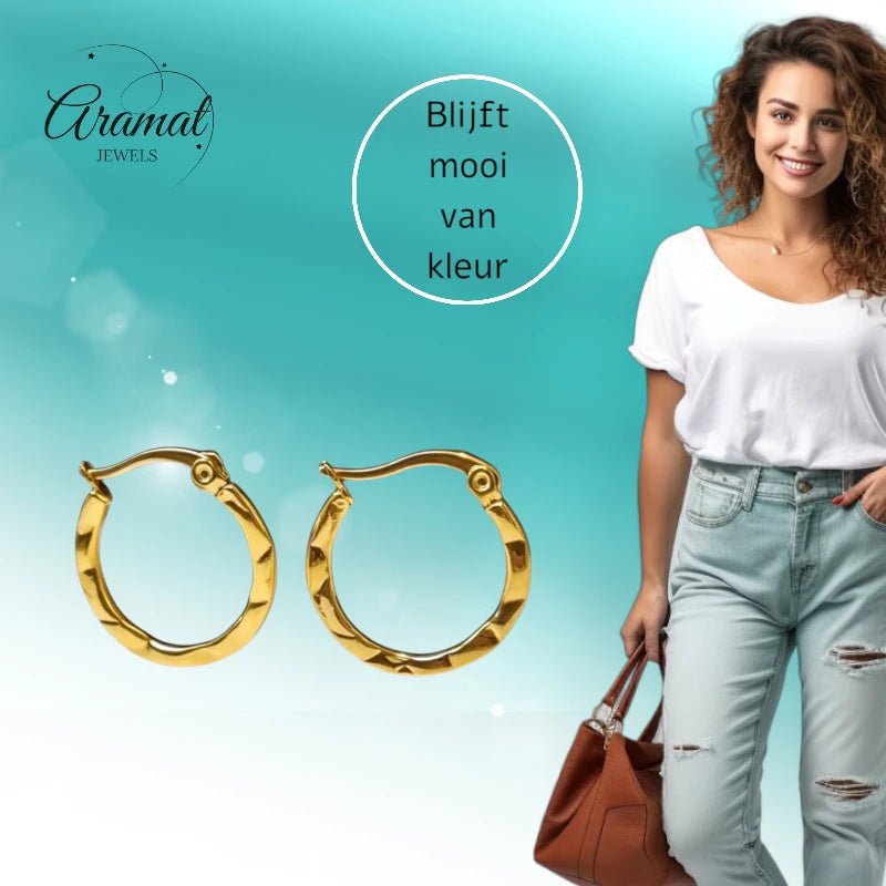 Goudkleurige Oorringen RVS met Fijn Streepmotief (20 mm) - Aramat Jewels - Oorringen - cadeautip