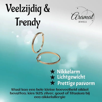 Goudkleurige RVS Hoepeloorbellen met Bloemmotief - 40 mm - Aramat Jewels - Oorringen - cadeautip