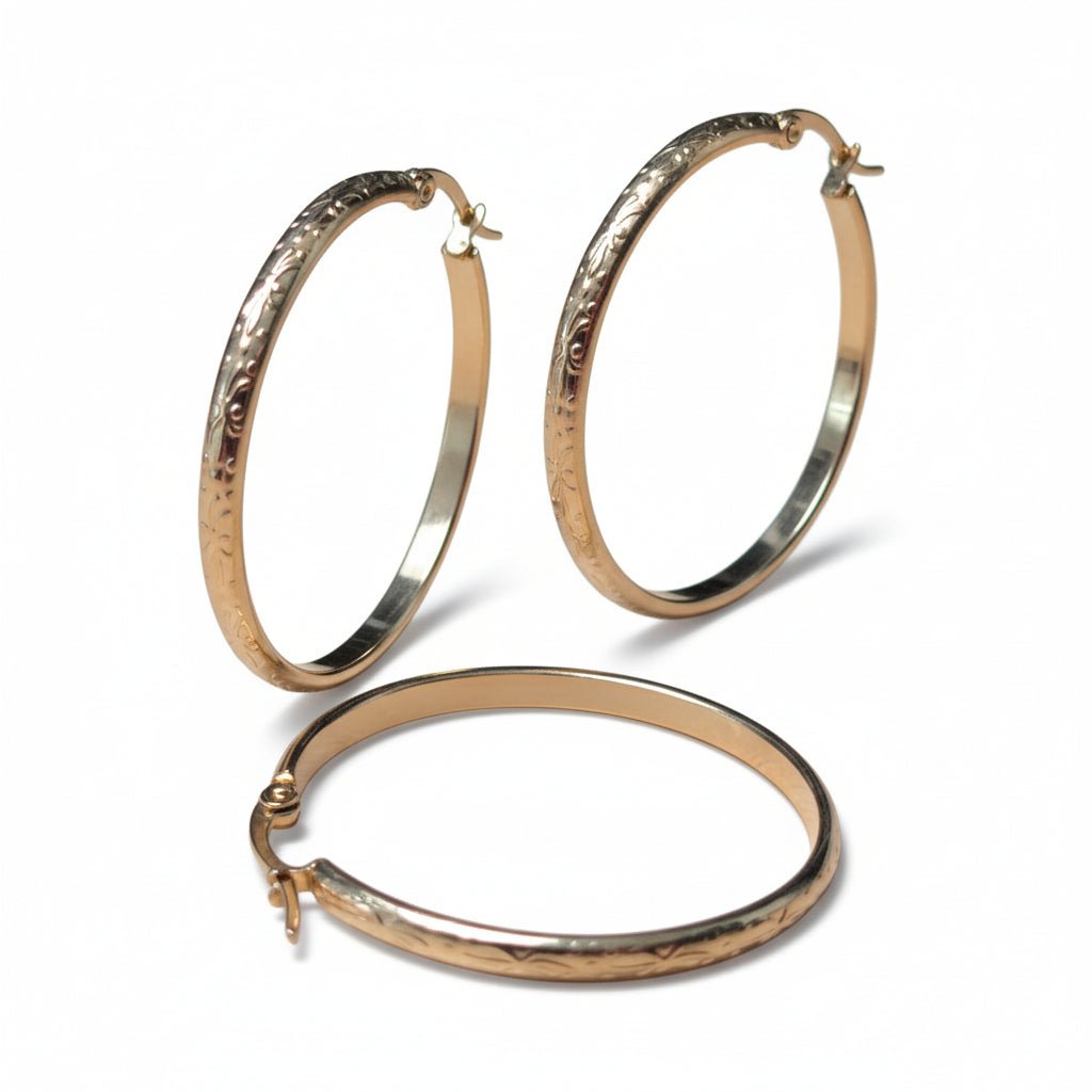 Goudkleurige RVS Hoepeloorbellen met Bloemmotief - 40 mm - Aramat Jewels - Oorringen - cadeautip